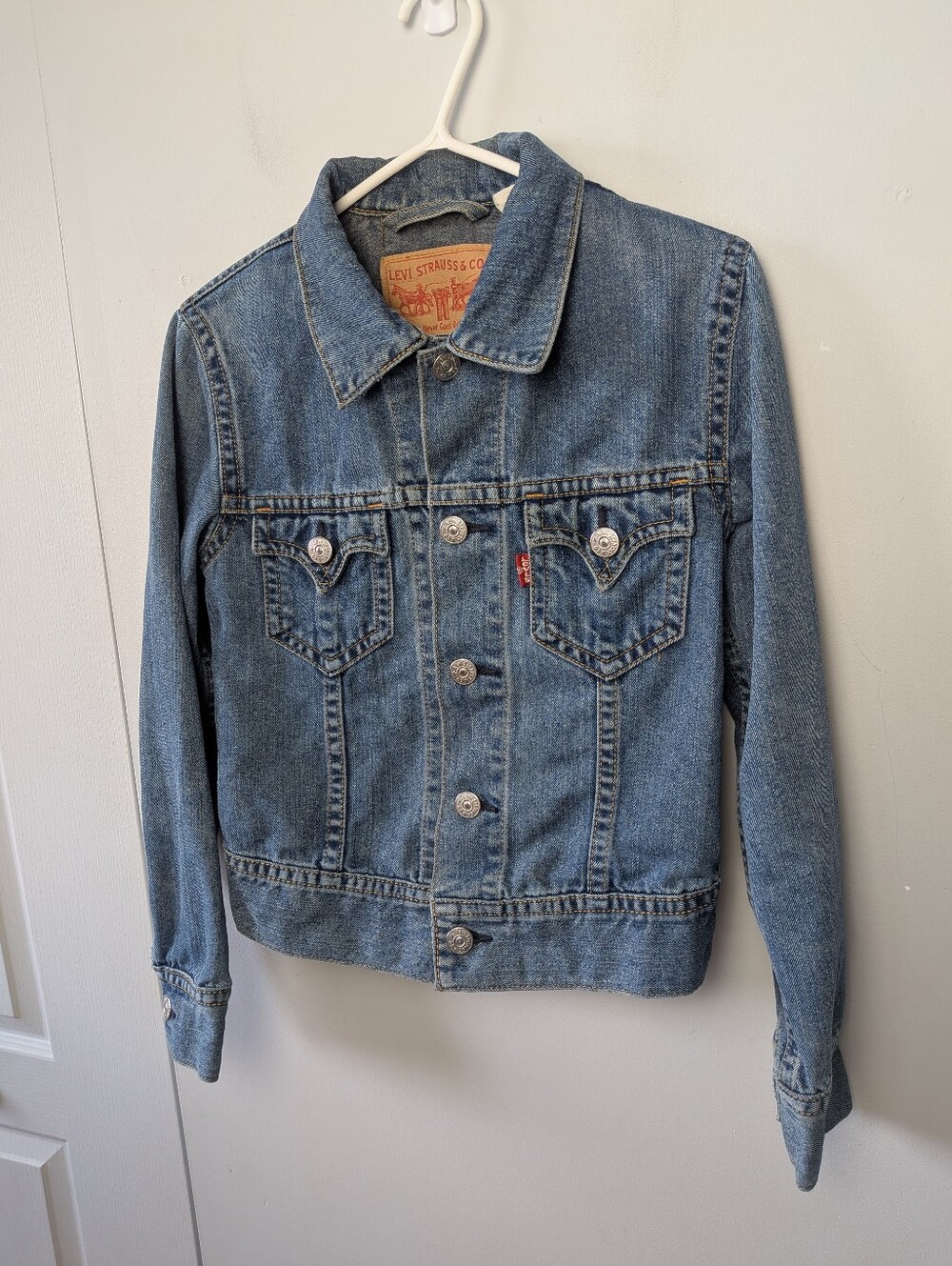 VINTAGE Levi Strauss Jeans Jacket Women Size Medium Denim Blue Color